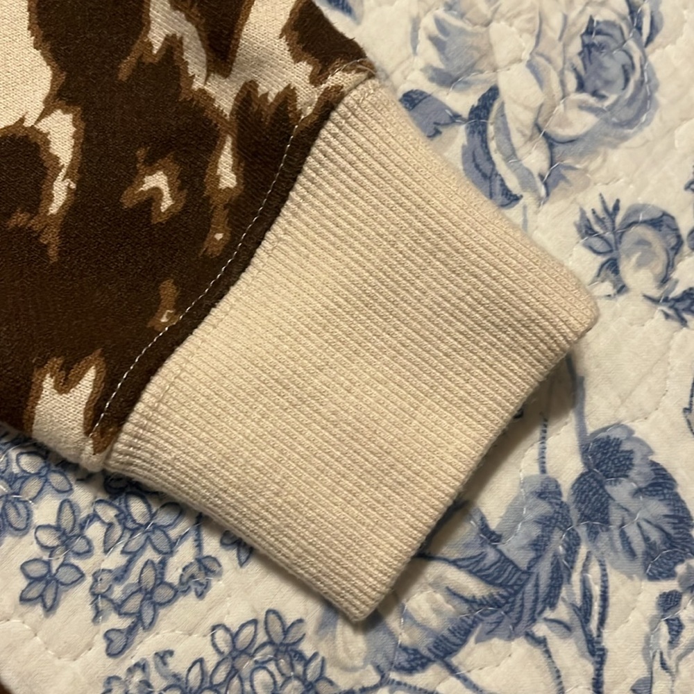 Ariat sweatshirt. XL new without tags. Soft and comfortable - Picture 5 of 6